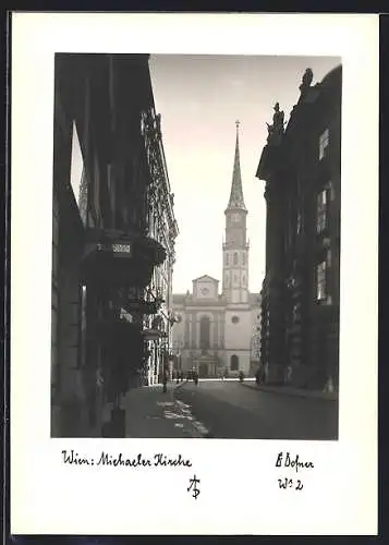 Foto-AK Adalbert Defner: Wien, Michaeler-Kirche mit Strassenpartie