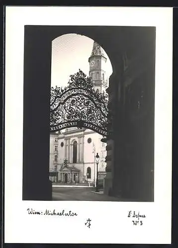 Foto-AK Adalbert Defner: Wien, Blick durch das Michaelertor