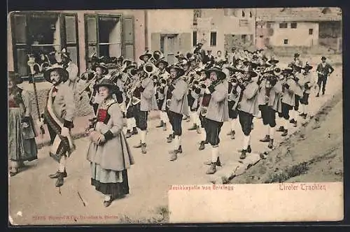 AK Brixlegg, Musikkapelle in Tiroler Trachten