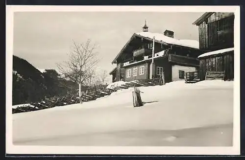 AK Saalbach /Salzburg, Pension Hutter im Winter, mit Bergblick