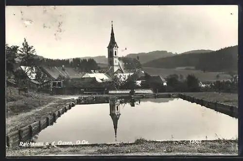 AK Reichenau a. d. Gusen, Wasserbecken mit Kirchenpanorama und Blick in die Berge