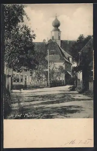 AK St. Veit /Mühlkreis, Strassenpartie mit Kirche