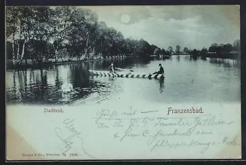 Mondschein-AK Franzensbad, Stadtteich mit Ruderpartie
