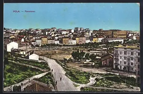 AK Pola, Panoramaansicht mit Strassenpartie
