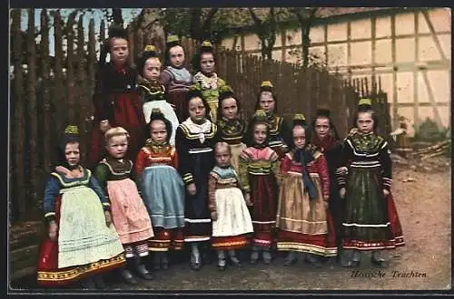 AK Kleine Mädchen in Hessischen Trachten vor einem Zaun