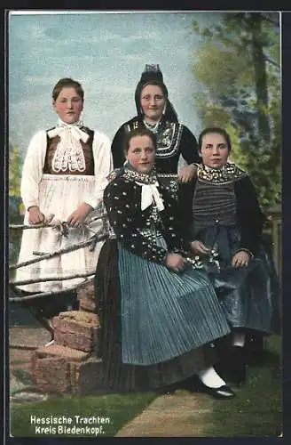 AK Junge Frauen in hessischer Tracht, Kreis Biedenkopf