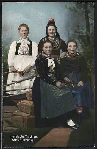 AK Biedenkopf, Frauen in hessischen Trachten
