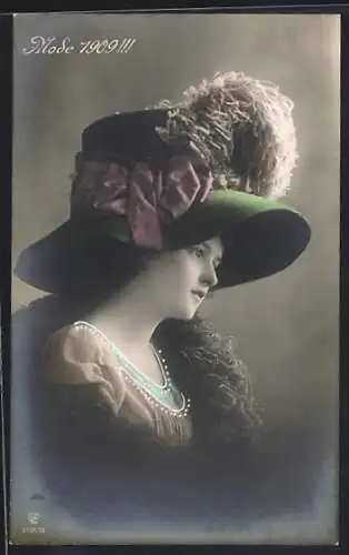AK Die Hüte von 1909, Hutmode
