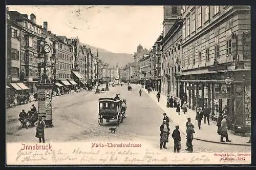 AK Innsbruck, Maria-Theresienstrasse mit Litfasssäule, Pferdekutsche