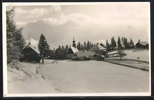 AK St. Wolfgang /Zirbitskogel, Ortspartie mit Kapelle im Schnee