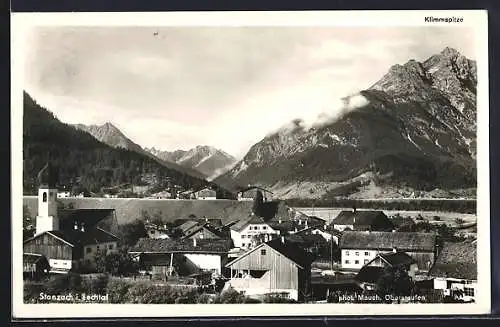 AK Stanzach i. Lechtal, Ortsansicht mit Kirche und Klimmspitze