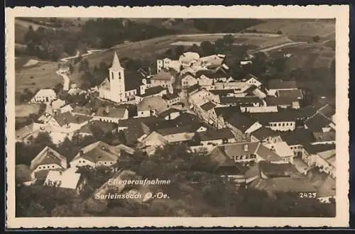 AK Sarleinsbach /O.-Oe., Teilansicht mit Strassenpartie, Fliegeraufnahme