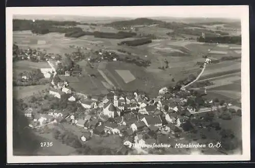 AK Münzkirchen /O.-Ö., Teilansicht mit Kirche, Fliegeraufnahme