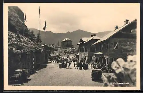 AK Plöckenpass, Strassenpartie mit Bergen
