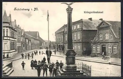AK Schönberg i. M., Strassenpartie am Kriegerdenkmal
