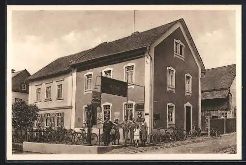 AK Erbach i. Taunus, Tankstelle Peter Nagel mit Strassenpartie