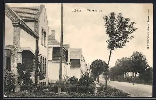AK Klütz, Villenpartie mit Passanten