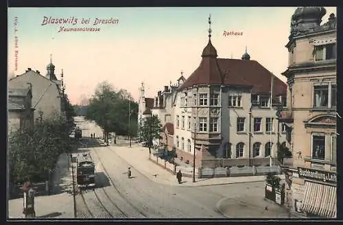 AK Blasewitz / Dresden, Rathaus an der Neumannstrasse mit Strassenbahn