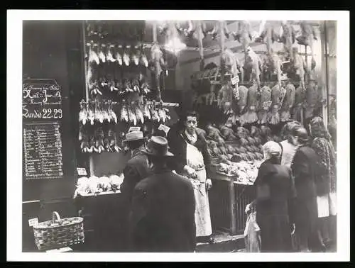 Fotografie H.C.R.F.A., Mayence, Ansicht Paris, Metzgerei / Geflügelhändler, Weihnachtsgeschäft