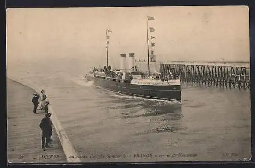 AK Dieppe, Passagierschiff La France läuft in den Hafen ein