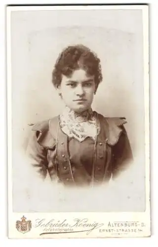 Fotografie Gebrüder Koenig, Altenburg, Ernst Strasse 14, Porträt einer jungen Frau