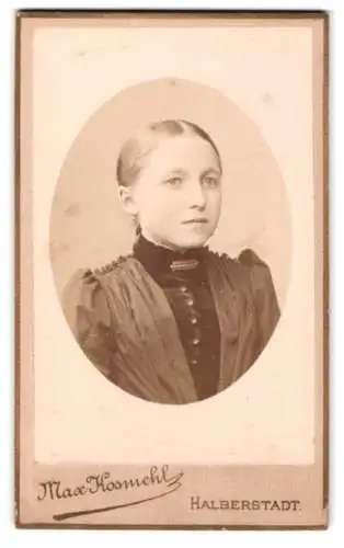 Fotografie Max Kosmehl, Halberstadt, Breiteweg 30-31, Porträt einer jungen Frau