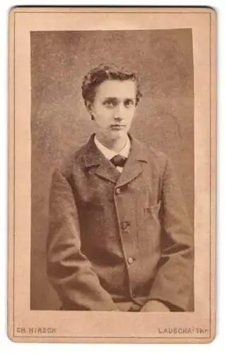 Fotografie Ch. Hirsch, Lauscha, Junger Mann im Anzug