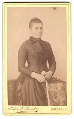 Fotografie Atelier E. Sonntag, Dresden, Alaunstr. 14, Frau in elegantem Kleid