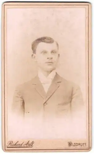 Fotografie Richard Arlt, Wilsdruff, Junger Mann in Anzug
