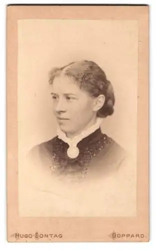 Fotografie Hugo Sontag, Boppard, Porträt einer jungen Frau im Halbprofil