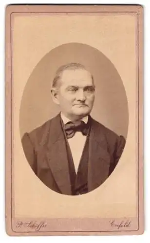 Fotografie P. Schiffer, Crefeld, Neue Linnerstrasse 74, Porträt eines älteren Mannes