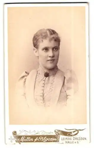 Fotografie Müller & Pilgram, Leipzig, Löhrstrasse 11, Porträt einer jungen Frau