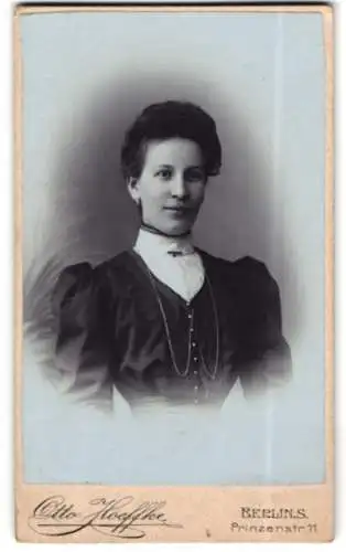 Fotografie Otto Hoeffke, Berlin, Prinzenstr. 11, Portrait einer Frau