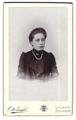 Fotografie Otto Vogel, Lauscha, Steinach, Dame mit Perlenkette