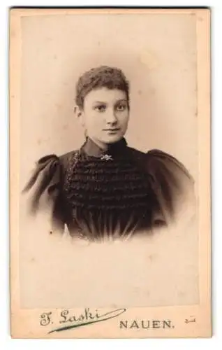 Fotografie F. Laski, Nauen, Dammstr. 17, Porträt einer jungen Frau