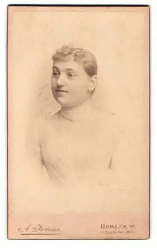 Fotografie A. Jonas, Berlin, Link-Strasse 39, Porträt einer Dame