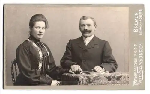 Fotografie Samson & Co., Bremen, Domshof 26-28, Paarporträt an einem Tisch
