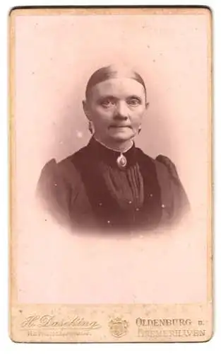 Fotografie H. Daseking, Oldenburg, Langestr. 15, Porträt einer älteren Dame