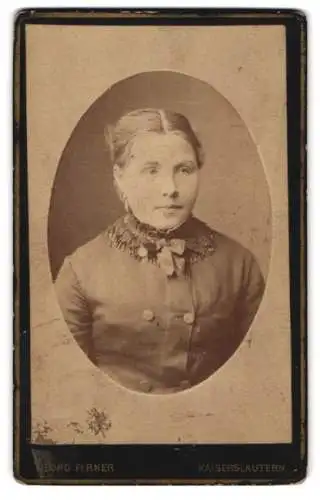 Fotografie Georg Ferner, Kaiserslautern, Alleestrasse 3, Portrait einer Frau