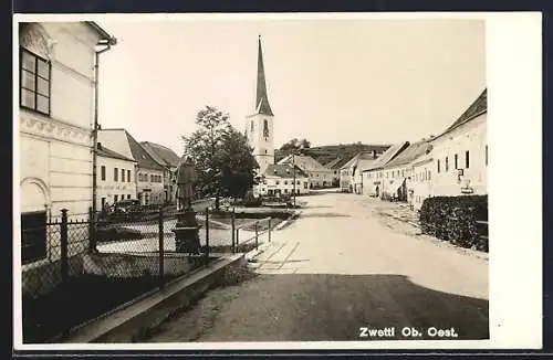AK Zwettl /Ob. Oest., Strassenpartie mit Rathaus