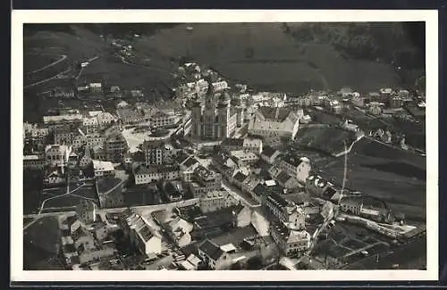 AK Mariazell, Strassenpartie mit Kirche, Fliegeraufnahme
