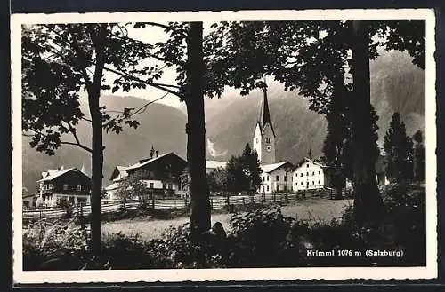 AK Krimml, Teilansicht mit Kirche vom Waldrand her