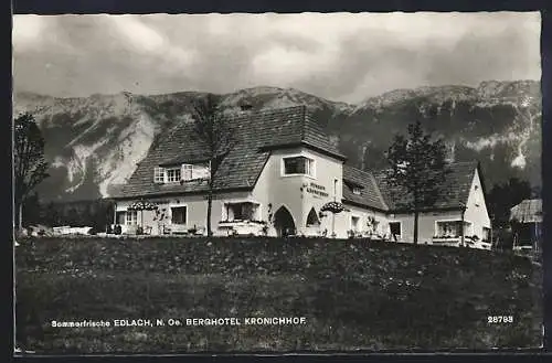 AK Edlach, Hotel Kronichhof vor Bergkulisse