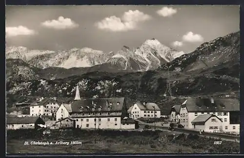 AK St. Christoph a. Arlberg, Ortspanorama mit Gipfelblick