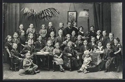 AK Schaefer`s Märchenstadt  Lilliput, Grupopenbild Liliputaner