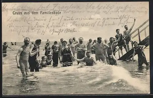 AK Im Familienbad, Gruppenbild in Badeanzügen und Badekleidern