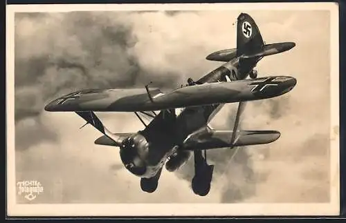 AK Sturzkampf-Flugzeug Hs 123 setzt zum Sturzflug an, 