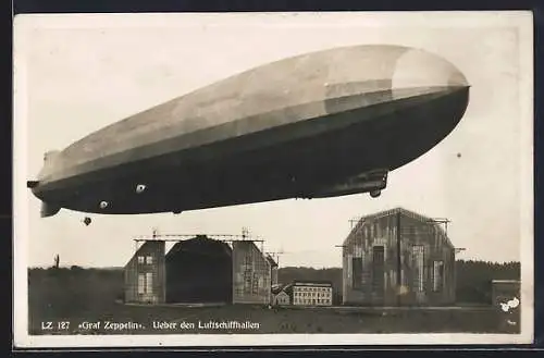 AK Friedrichshafen, Luftschiff LZ 127 Graf Zeppelin über den Luftschiffhallen
