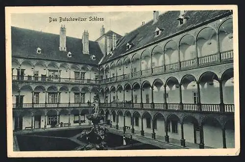 AK Mouchnice, Butschowitzer Schloss, Blick in den Schlosshof