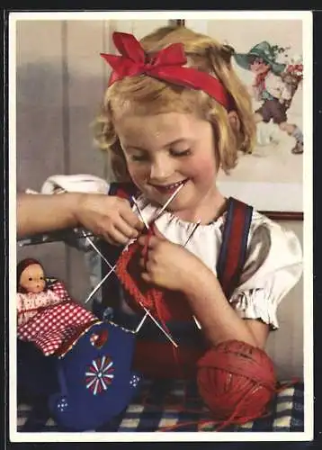 AK Mädchen beim Stricken und Puppe